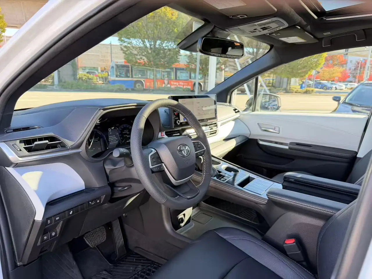 Toyota Sienna снимка Toyota Sienna