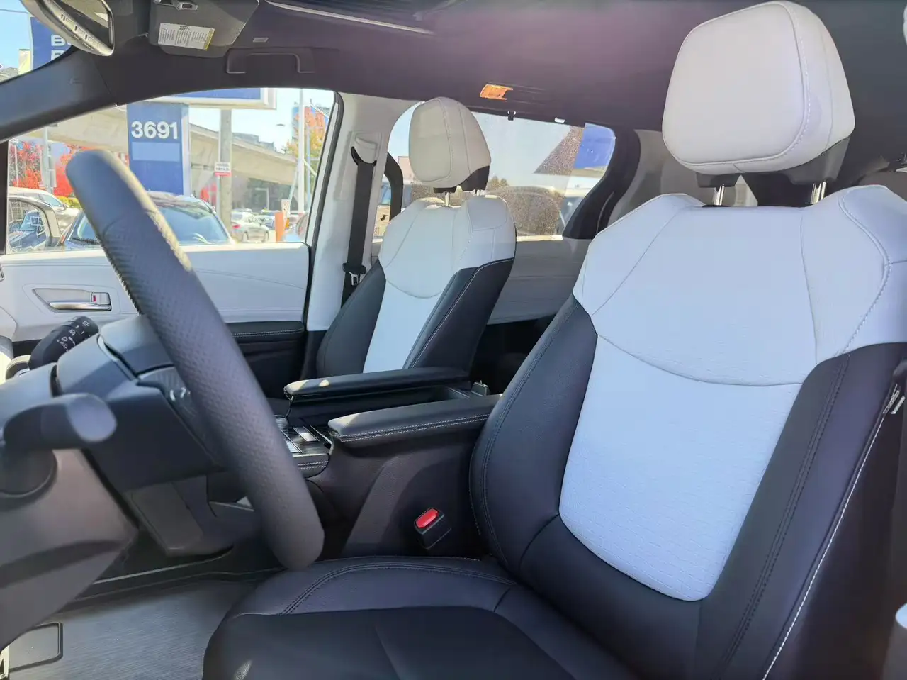 Toyota Sienna снимка Toyota Sienna