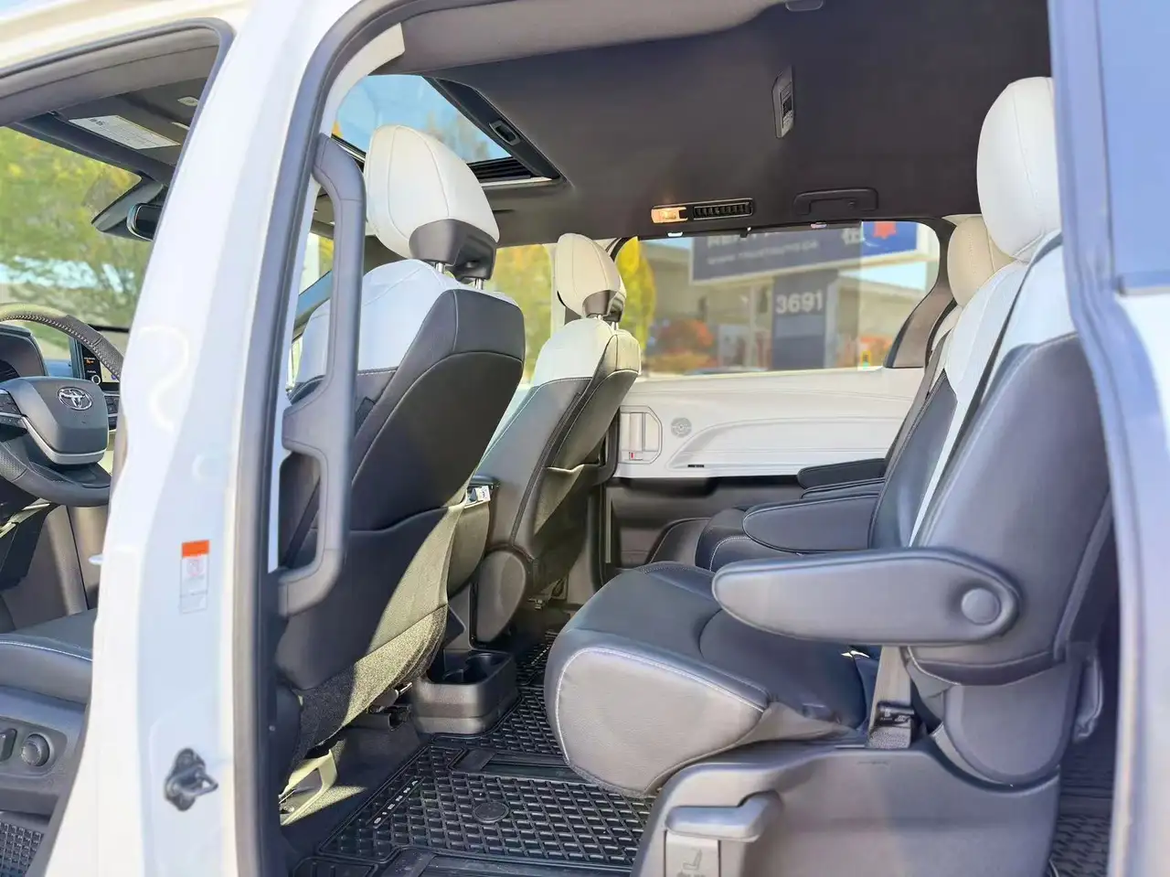 Toyota Sienna снимка Toyota Sienna