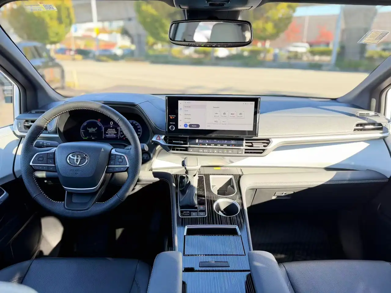 Toyota Sienna снимка Toyota Sienna