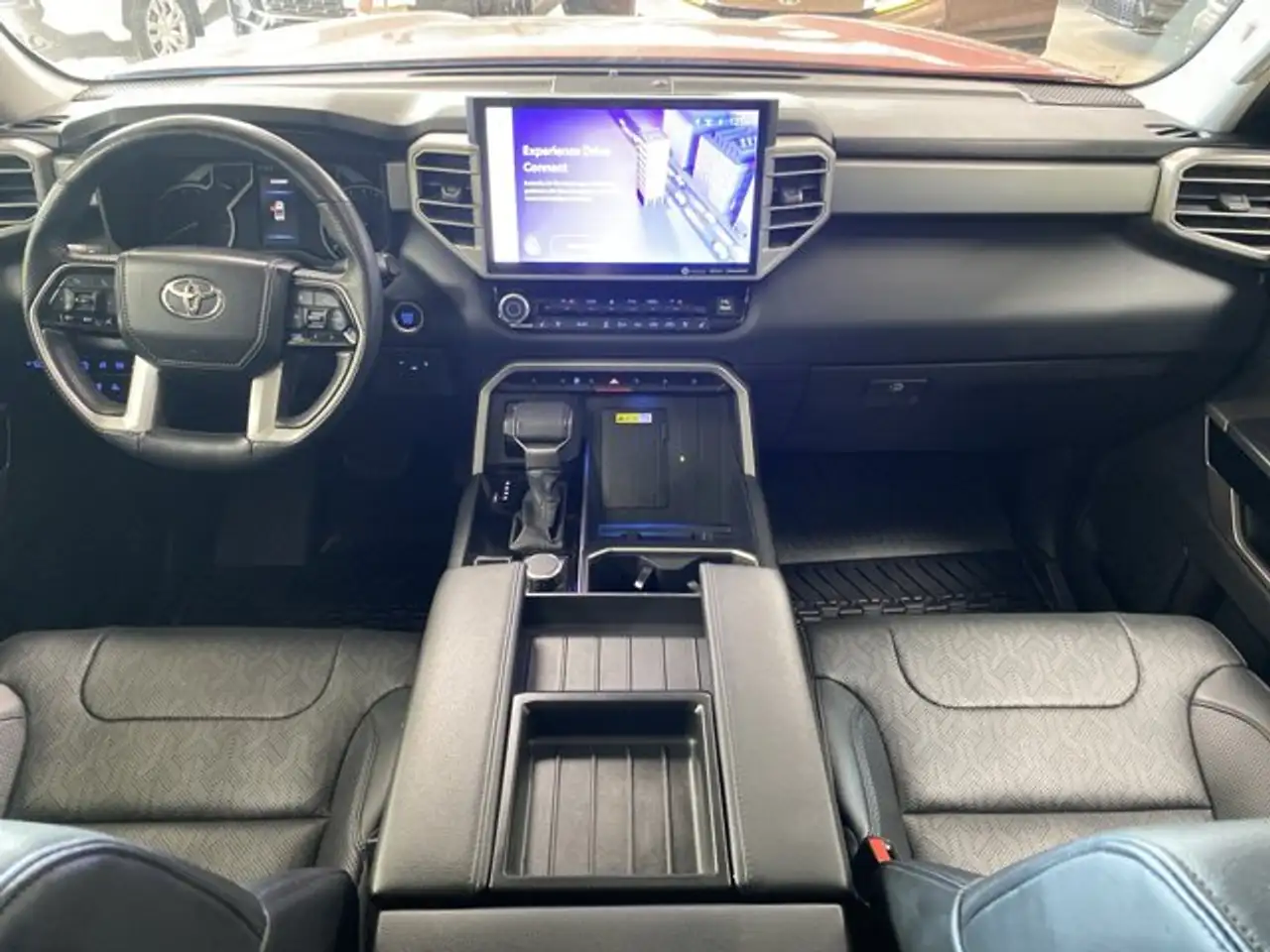 Toyota Tundra снимка Toyota Tundra