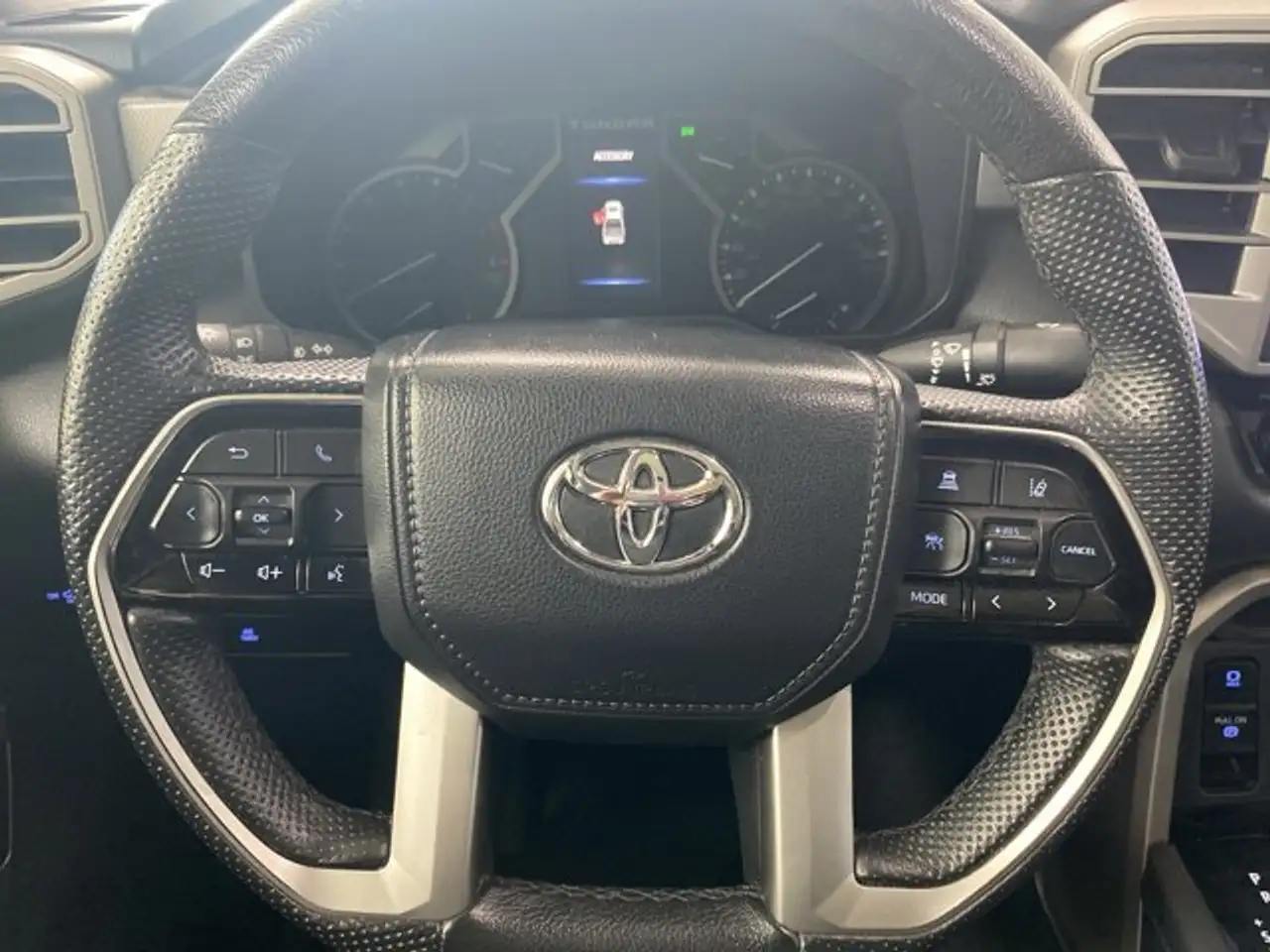 Toyota Tundra снимка Toyota Tundra