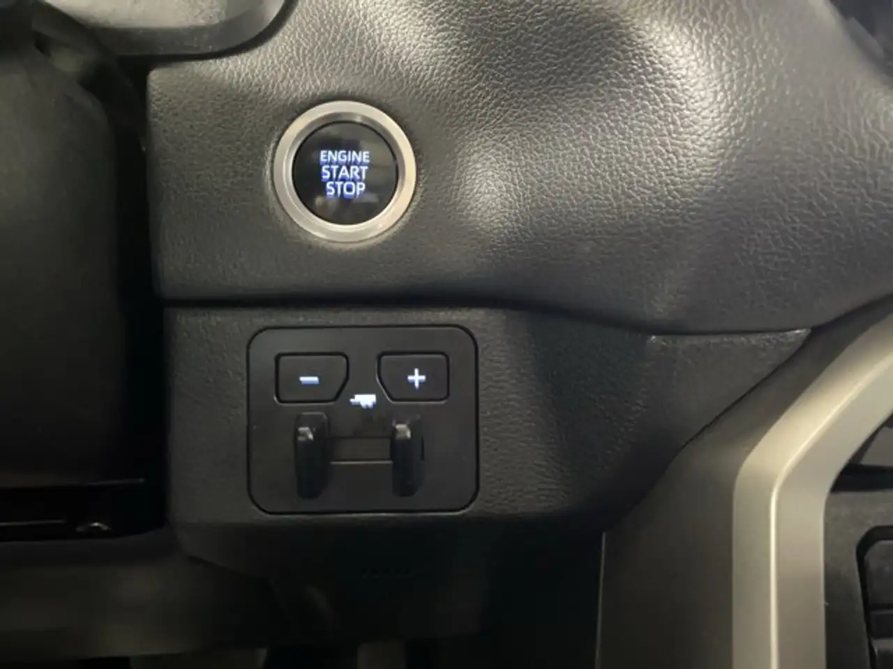 Toyota Tundra снимка Toyota Tundra