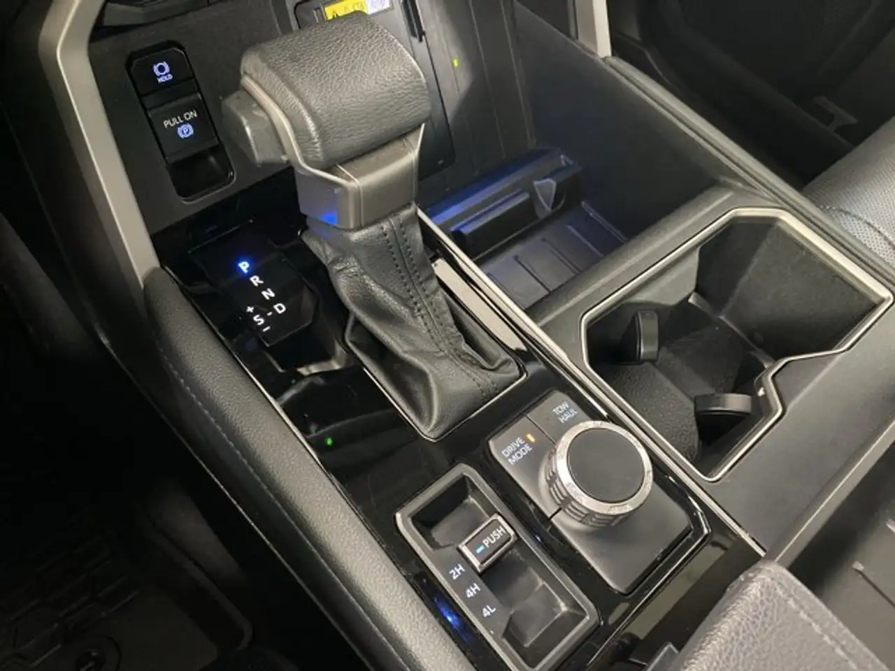 Toyota Tundra снимка Toyota Tundra