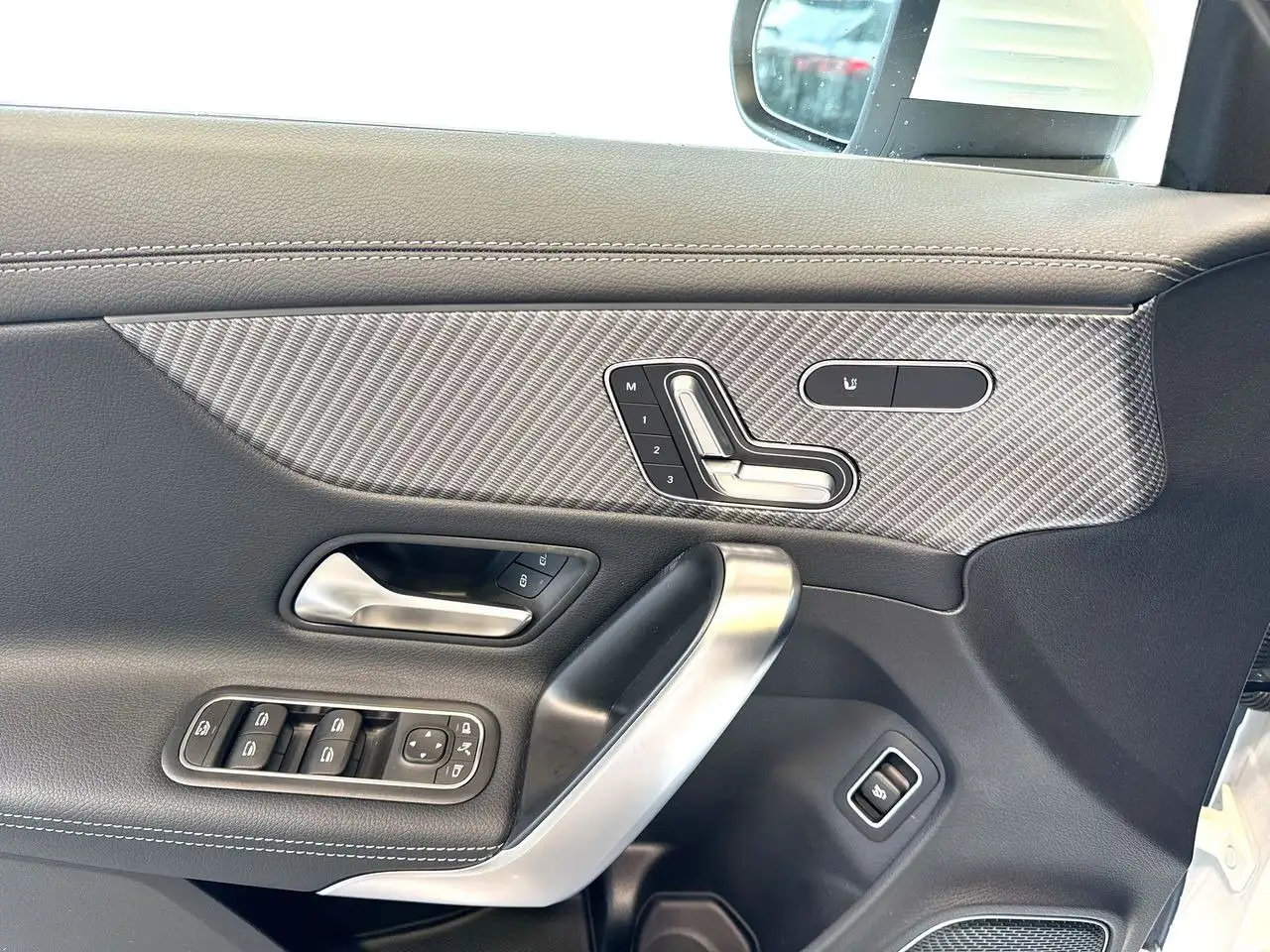 Mercedes-Benz CLA снимка Mercedes-Benz CLA