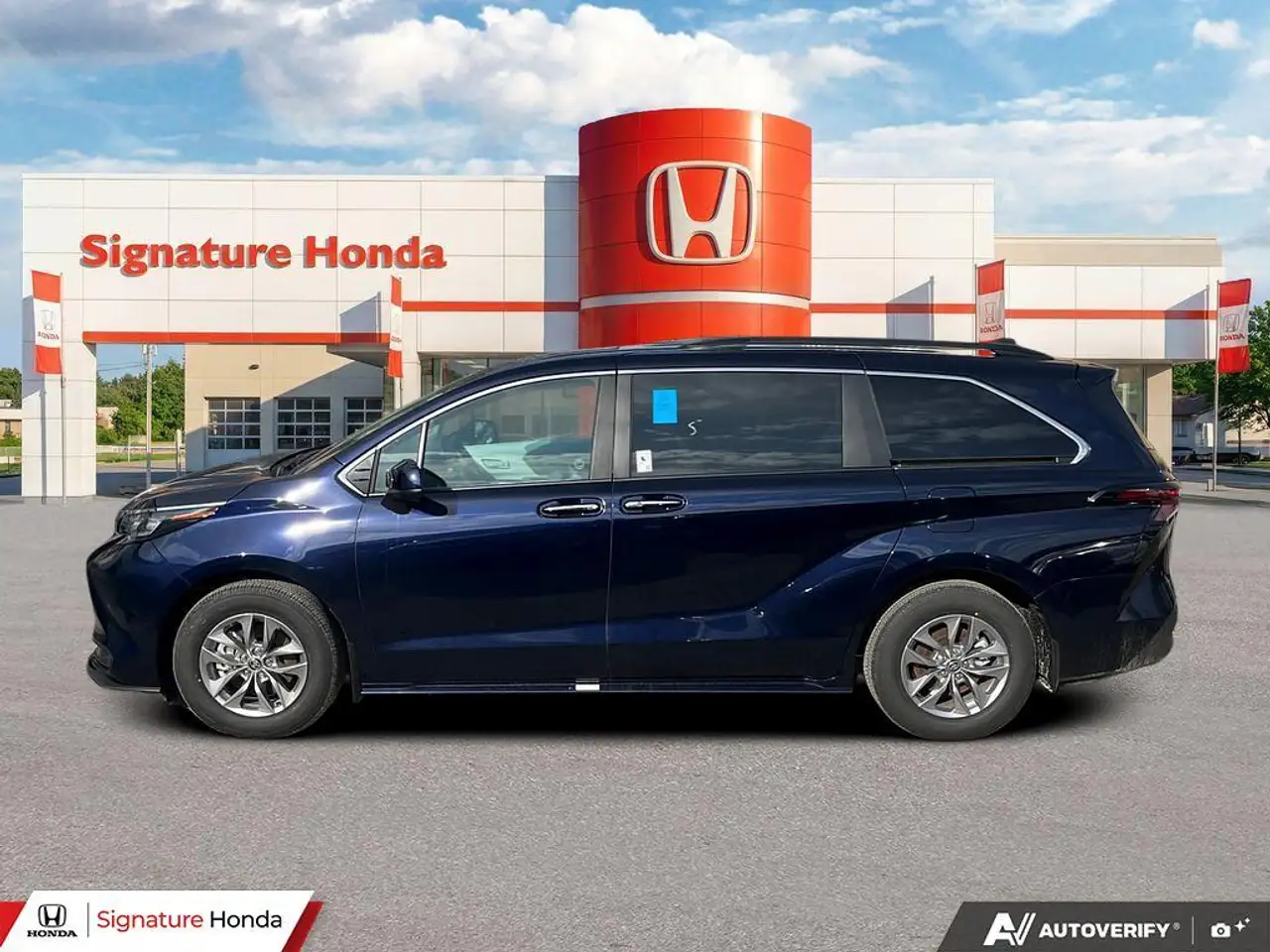 Toyota Sienna снимка Toyota Sienna