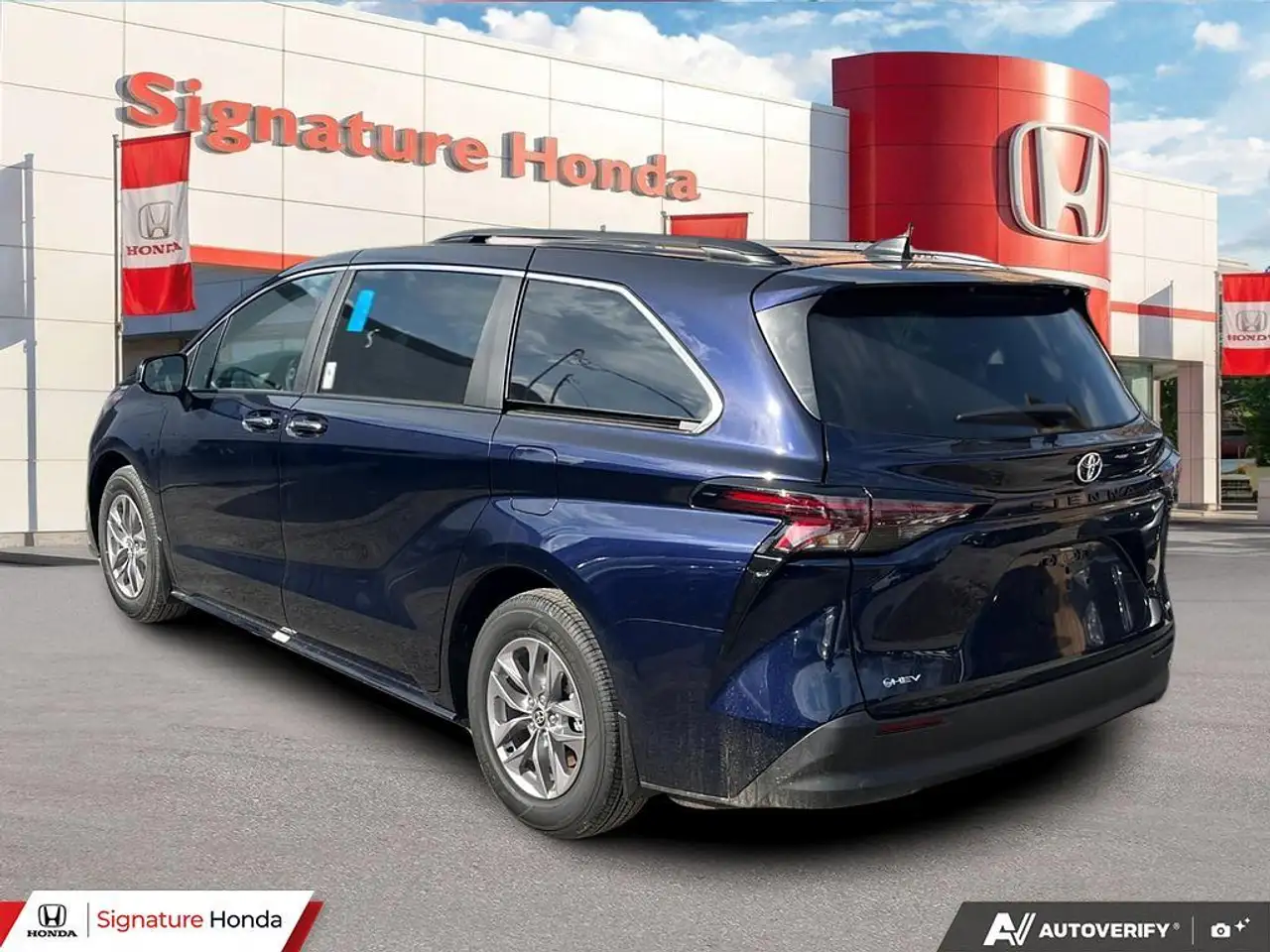 Toyota Sienna снимка Toyota Sienna
