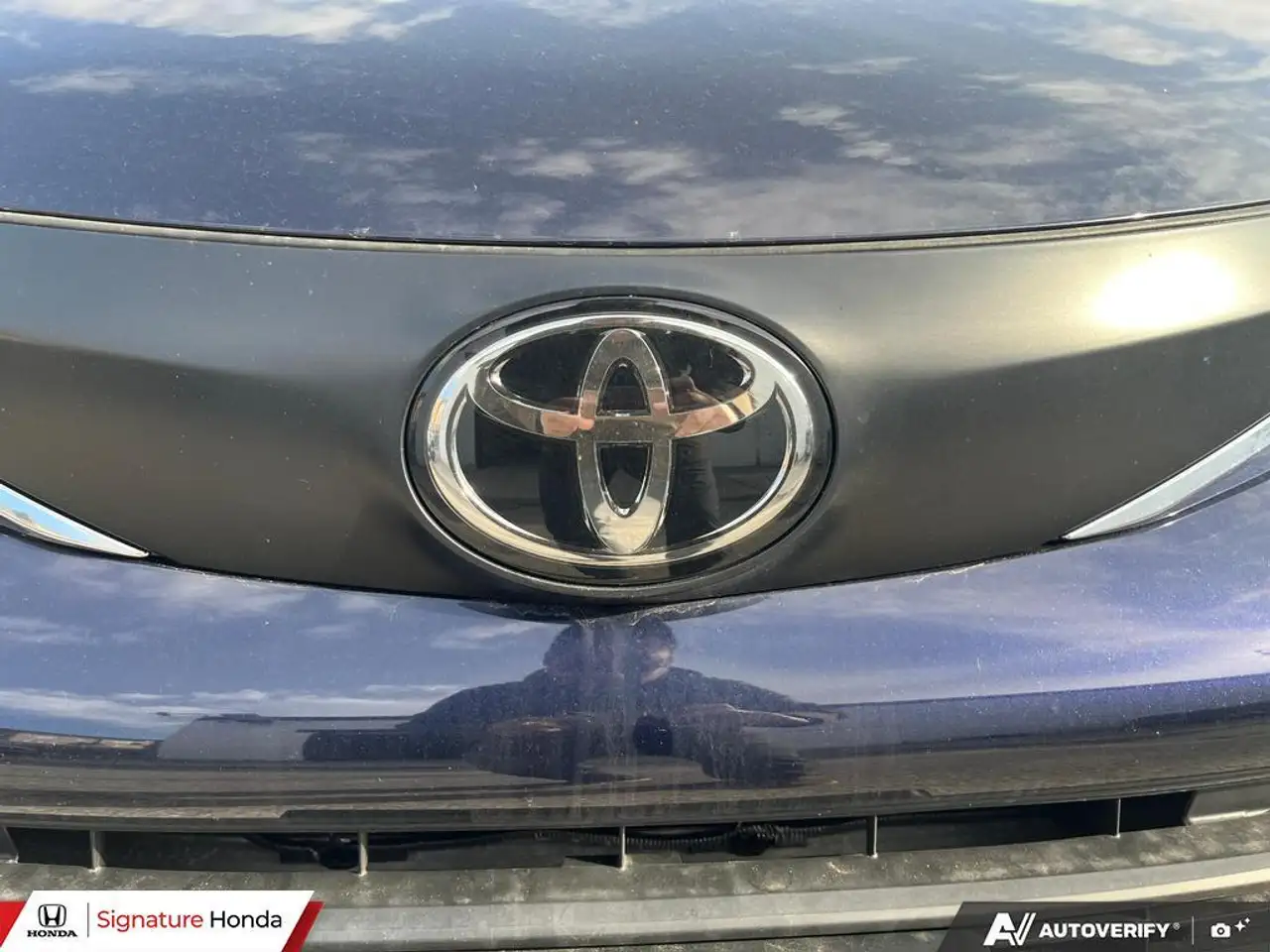 Toyota Sienna снимка Toyota Sienna
