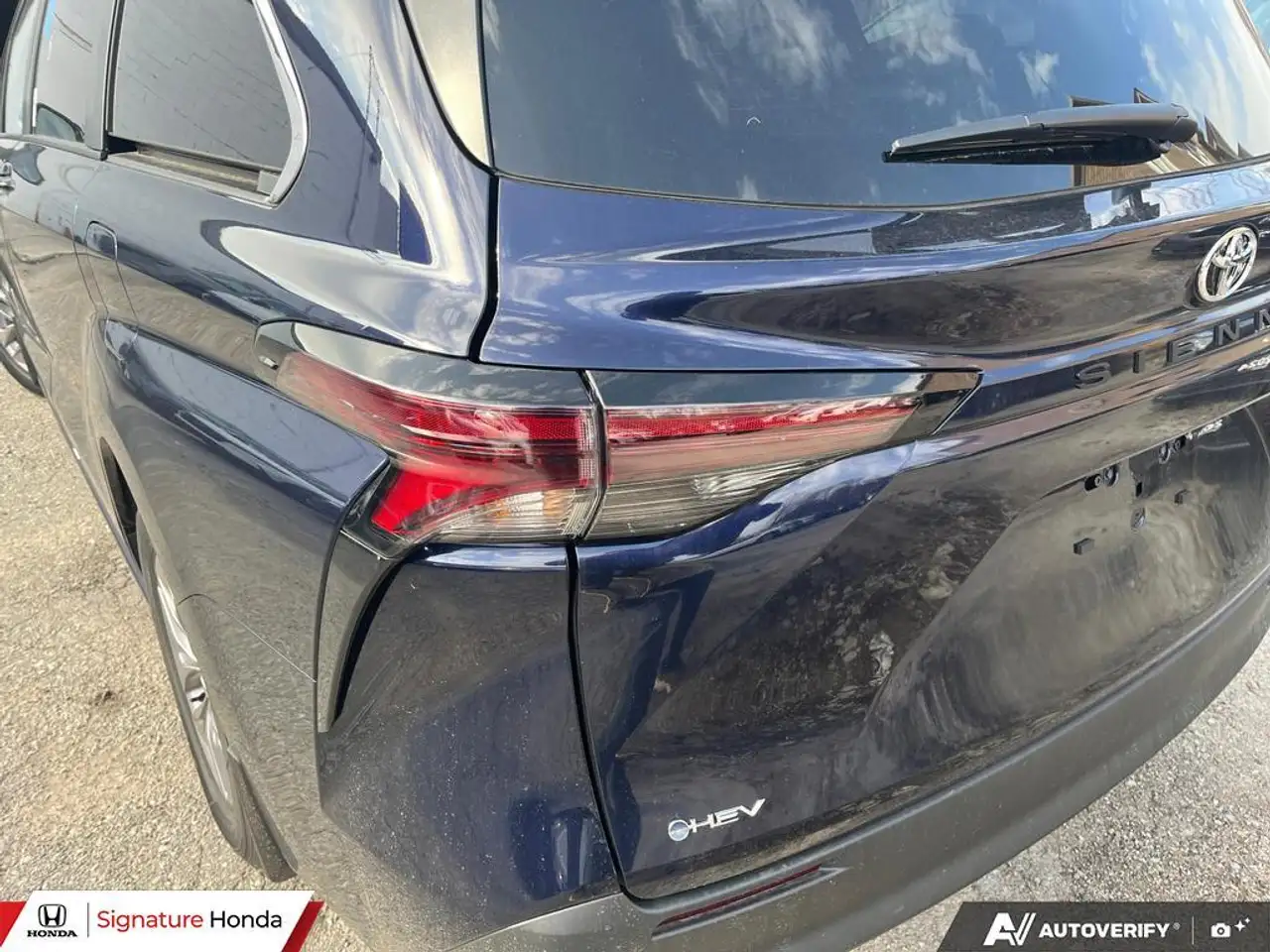 Toyota Sienna снимка Toyota Sienna