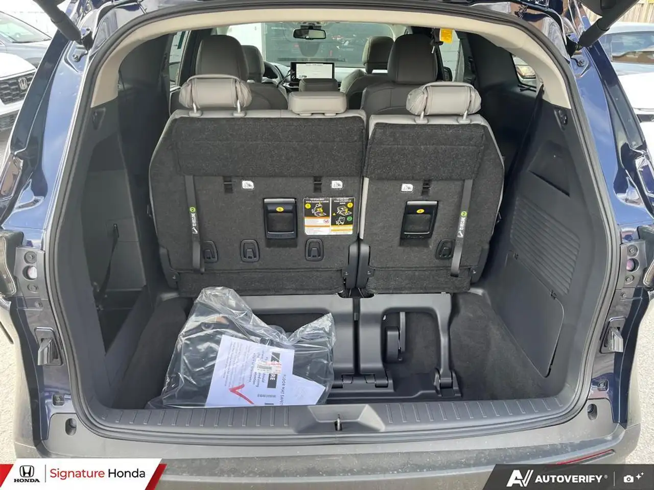 Toyota Sienna снимка Toyota Sienna