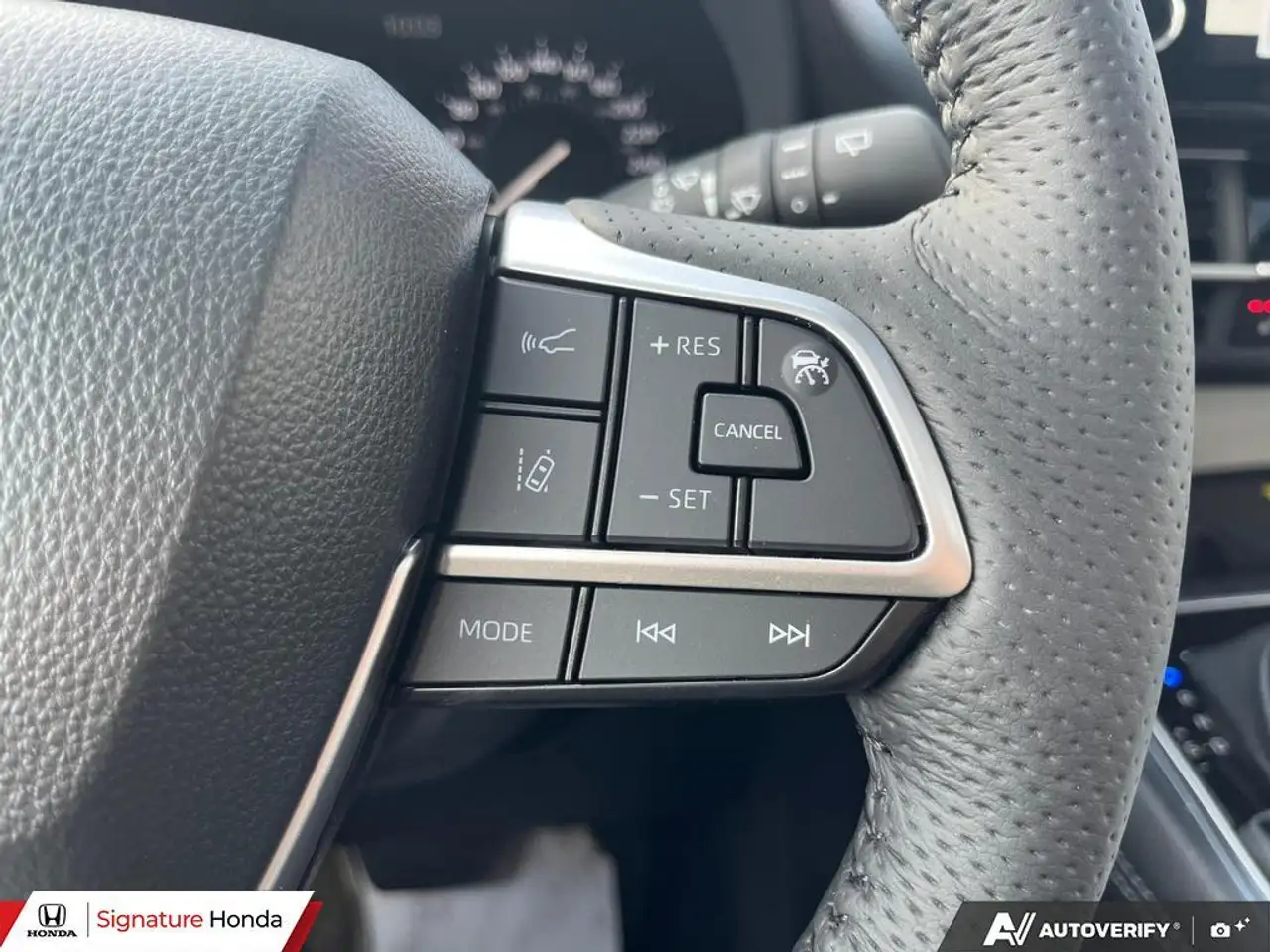 Toyota Sienna снимка Toyota Sienna