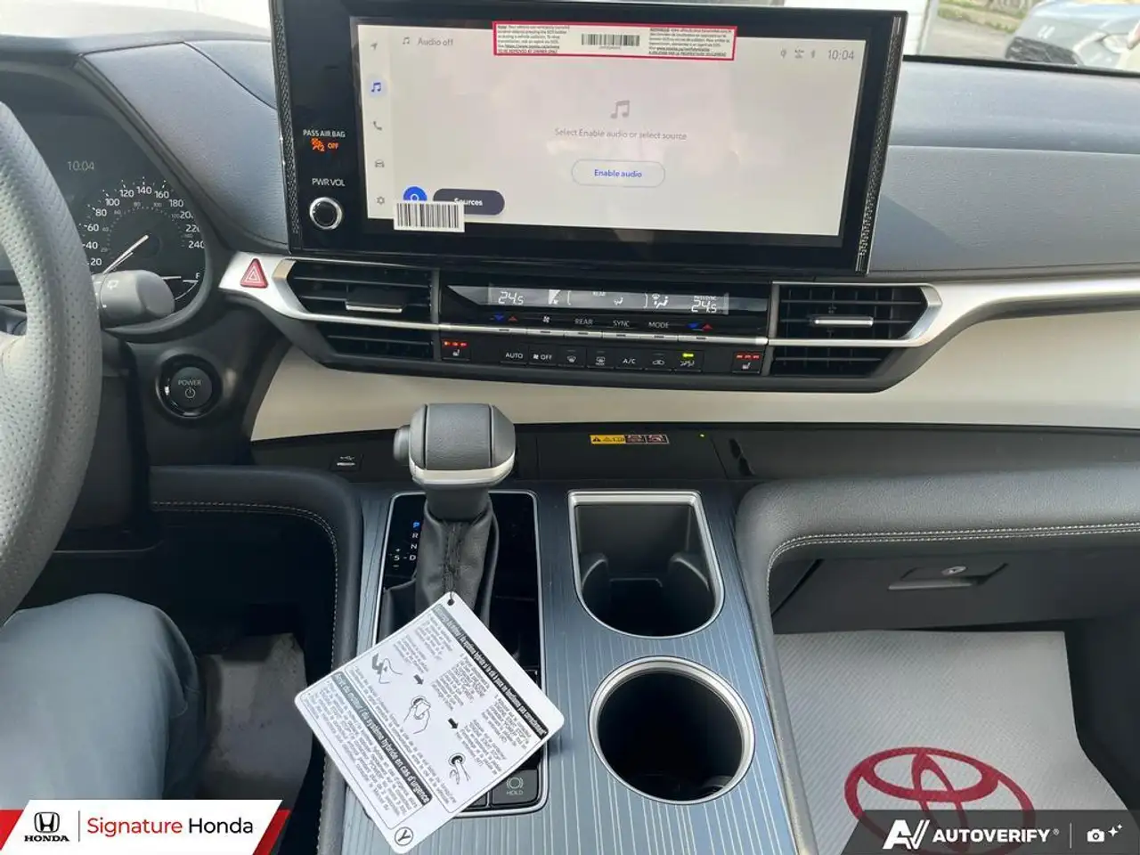 Toyota Sienna снимка Toyota Sienna