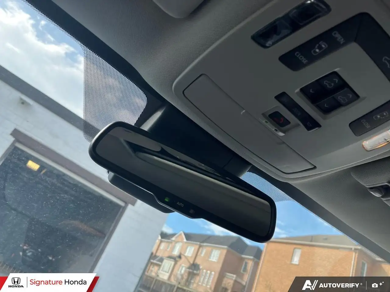 Toyota Sienna снимка Toyota Sienna