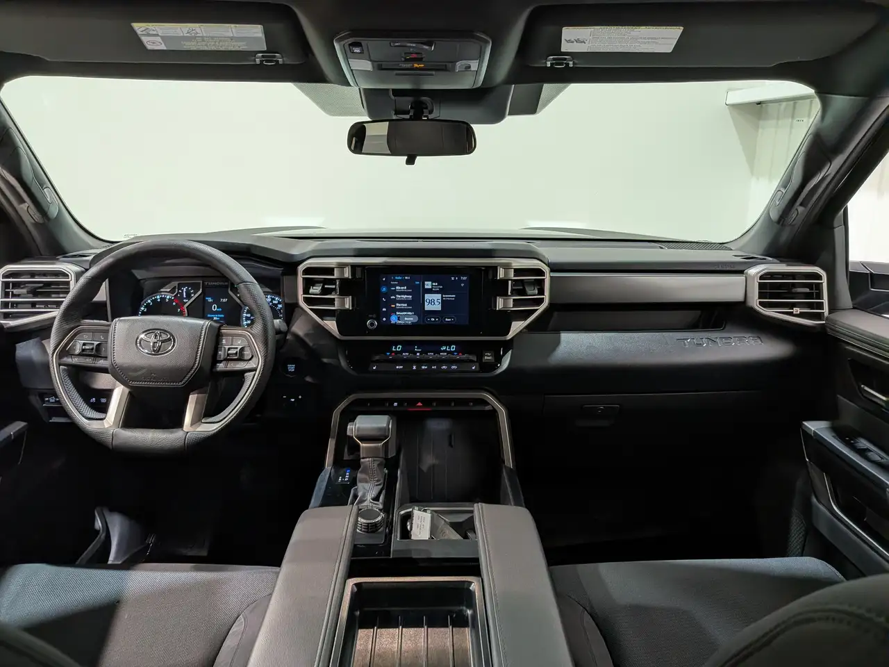 Toyota Tundra снимка Toyota Tundra