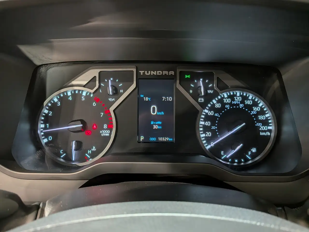 Toyota Tundra снимка Toyota Tundra