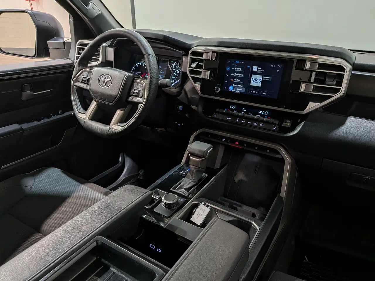 Toyota Tundra снимка Toyota Tundra