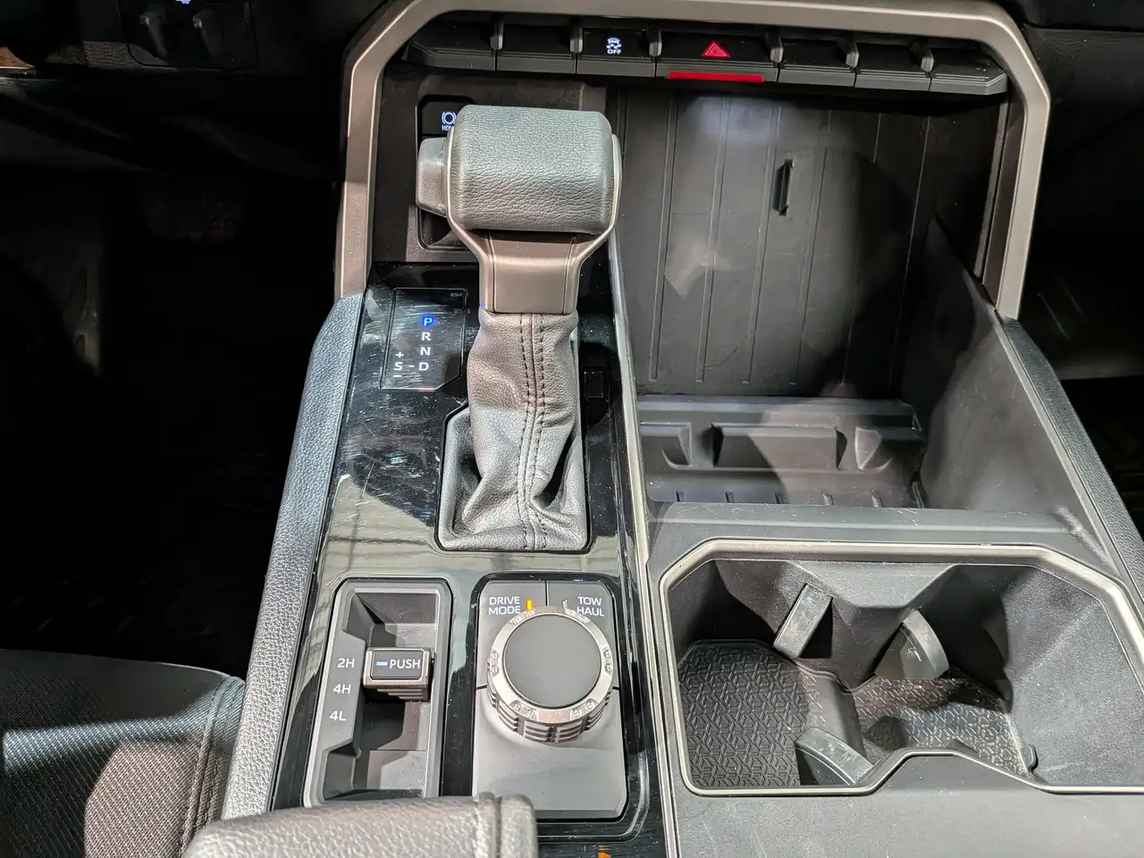 Toyota Tundra снимка Toyota Tundra
