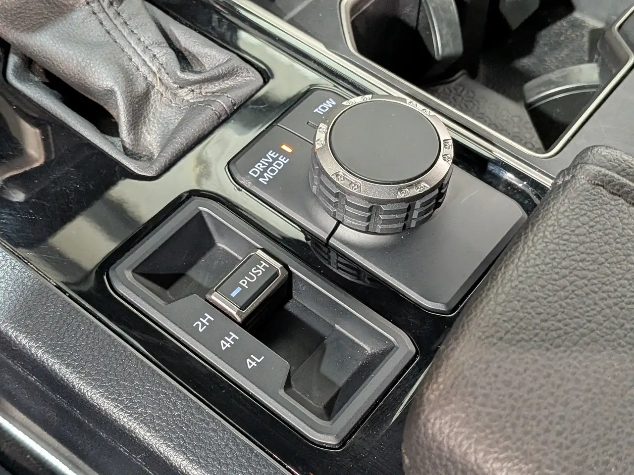 Toyota Tundra снимка Toyota Tundra