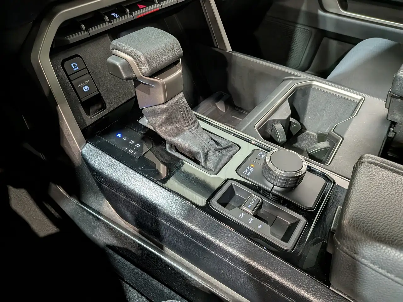 Toyota Tundra снимка Toyota Tundra