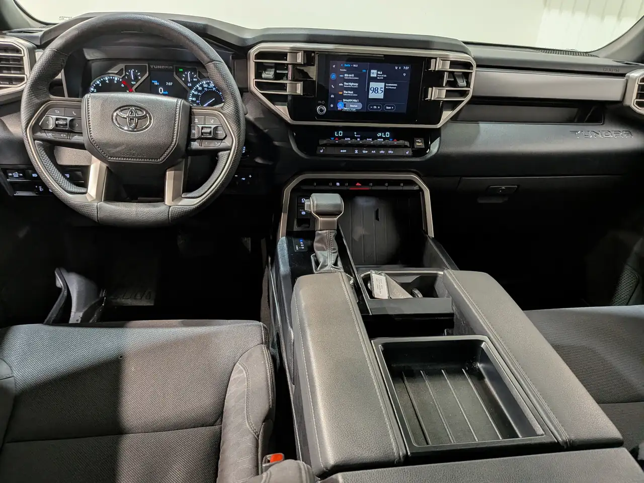 Toyota Tundra снимка Toyota Tundra
