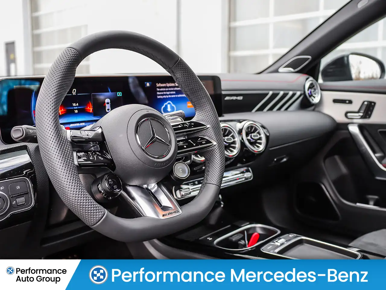 Mercedes-Benz CLA снимка Mercedes-Benz CLA