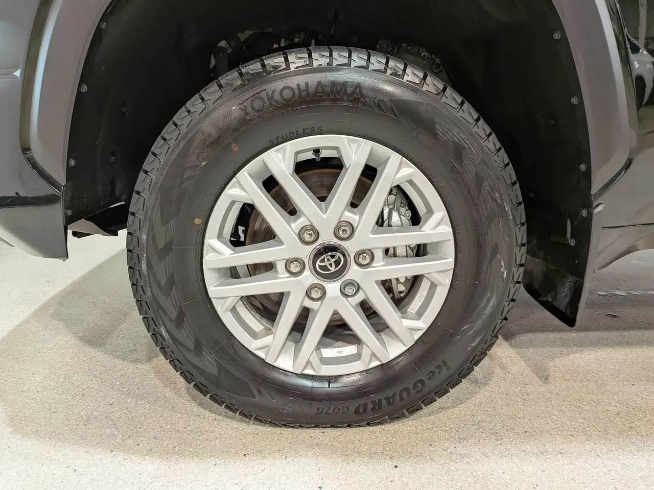 Toyota Tundra снимка Toyota Tundra