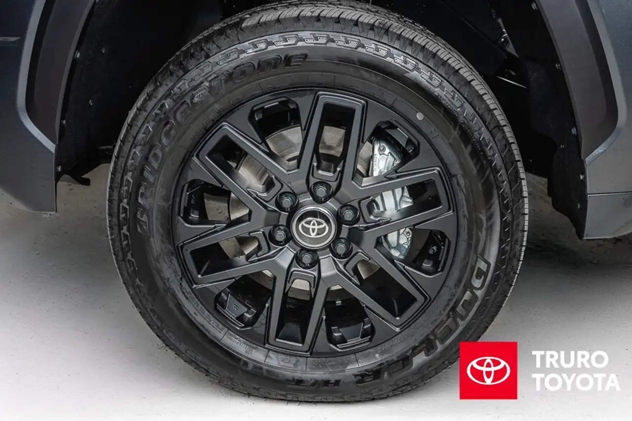 Toyota Tundra снимка Toyota Tundra