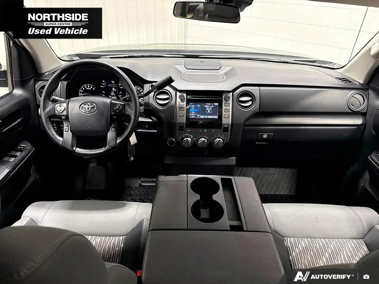 Toyota Tundra снимка Toyota Tundra
