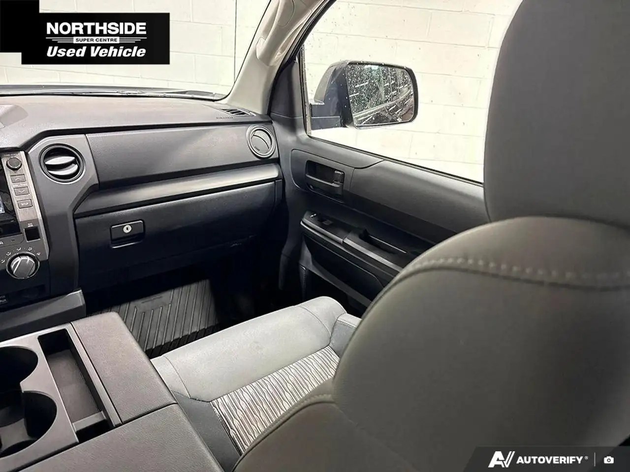 Toyota Tundra снимка Toyota Tundra
