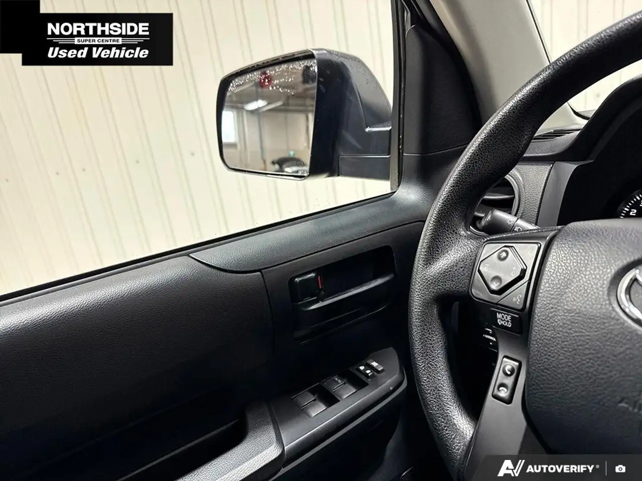 Toyota Tundra снимка Toyota Tundra