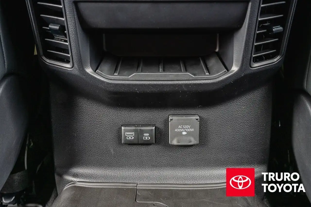Toyota Tundra снимка Toyota Tundra