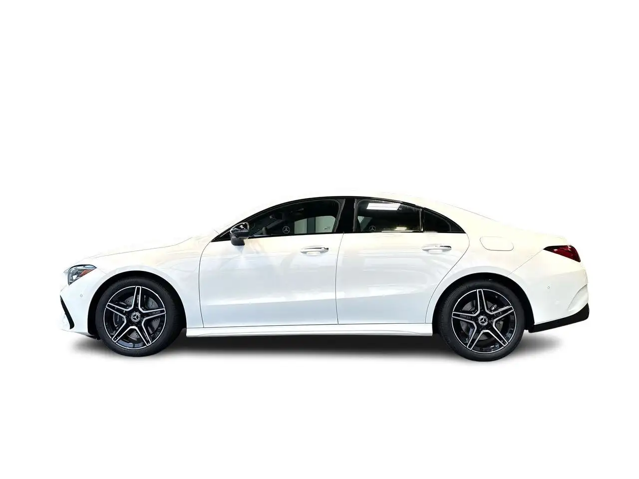 Mercedes-Benz CLA снимка Mercedes-Benz CLA