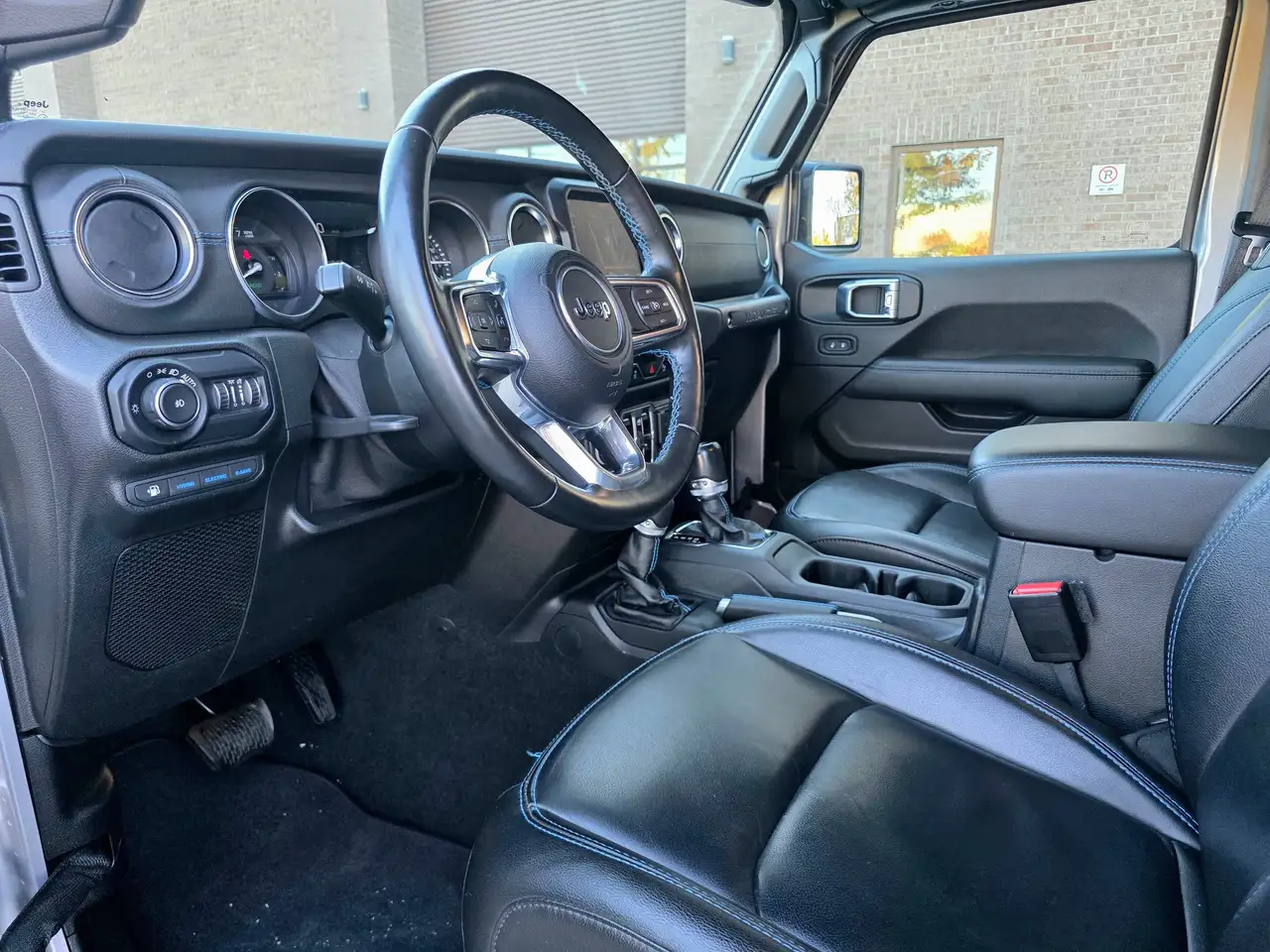 Jeep Wrangler снимка Jeep Wrangler