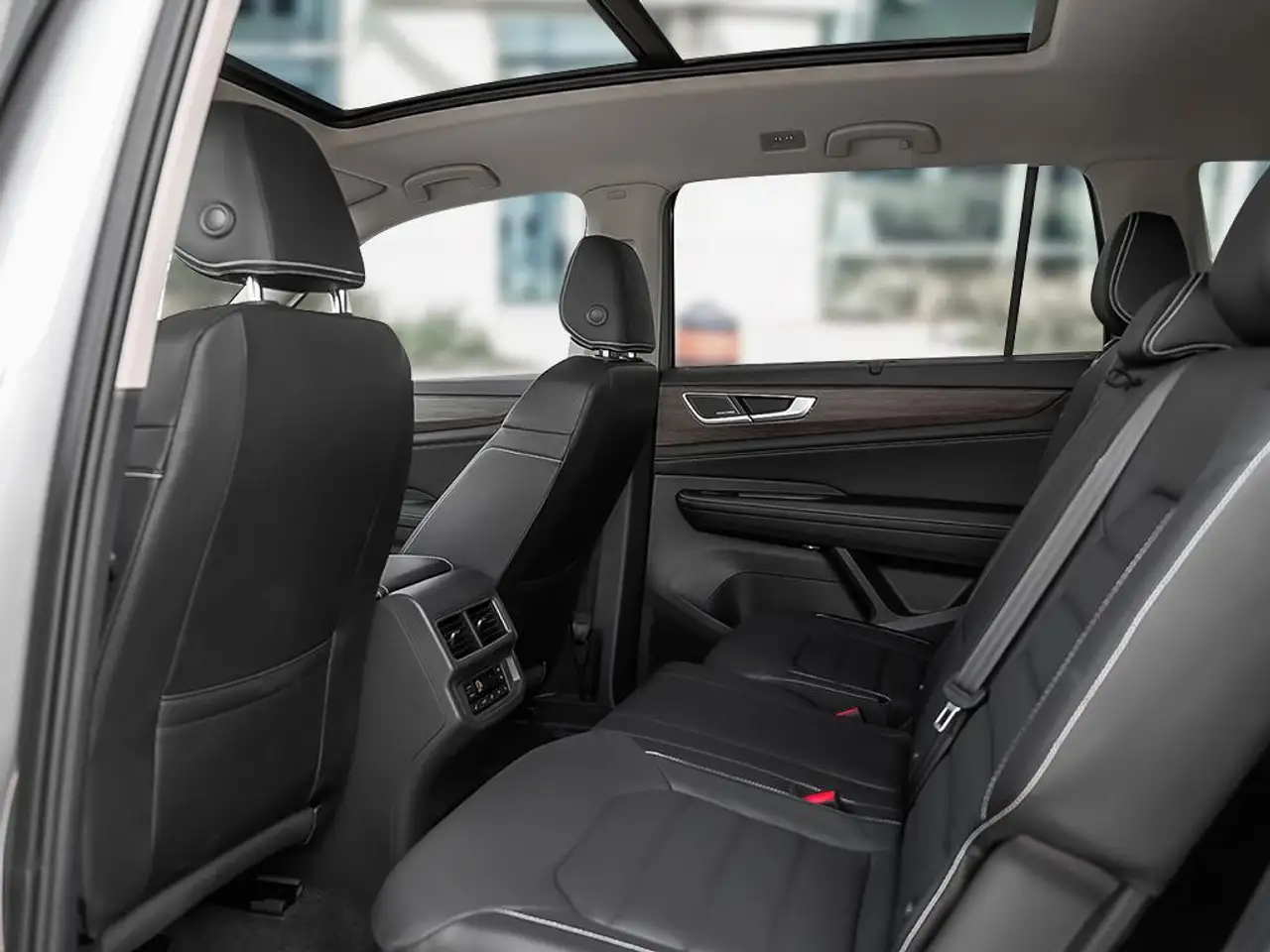 Volkswagen Atlas photo Volkswagen Atlas