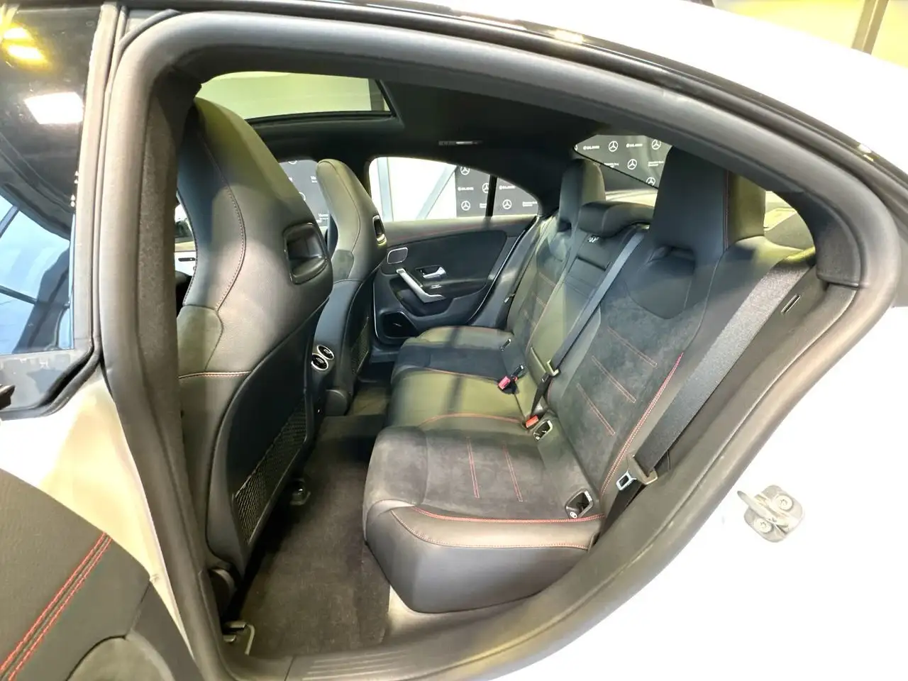 Mercedes-Benz CLA снимка Mercedes-Benz CLA