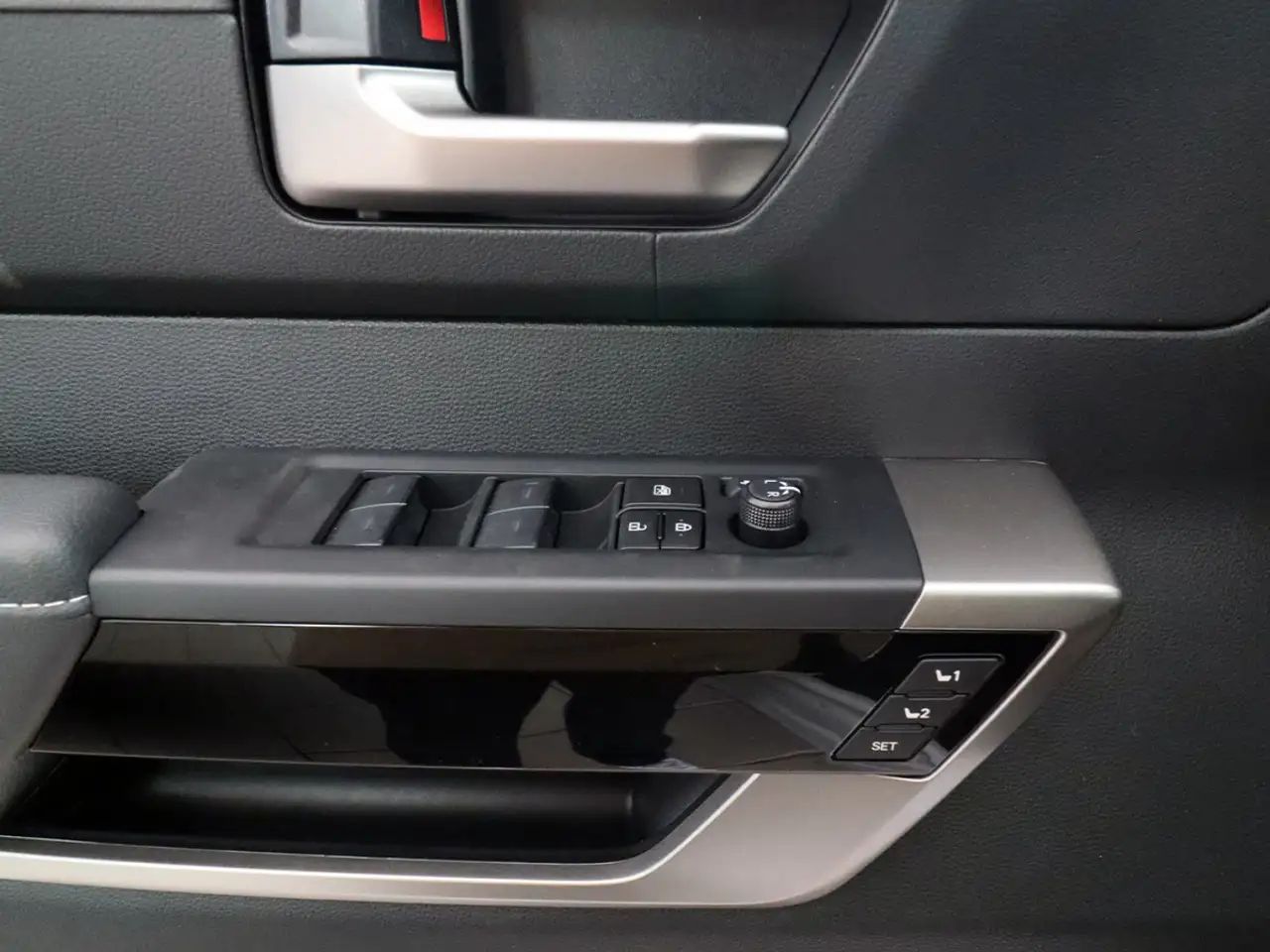 Toyota Tundra снимка Toyota Tundra