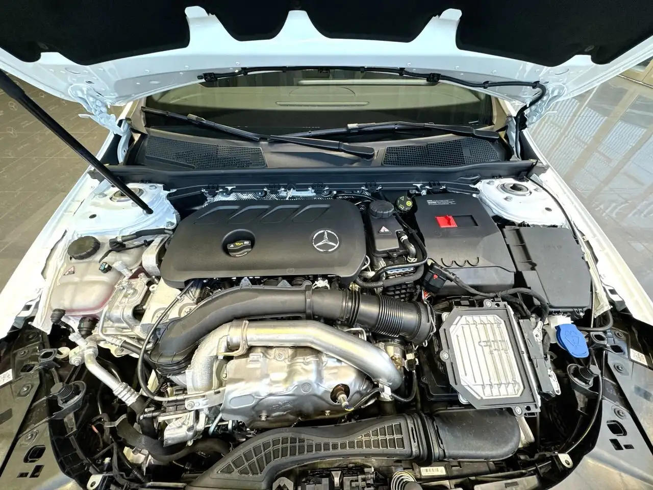 Mercedes-Benz CLA снимка Mercedes-Benz CLA
