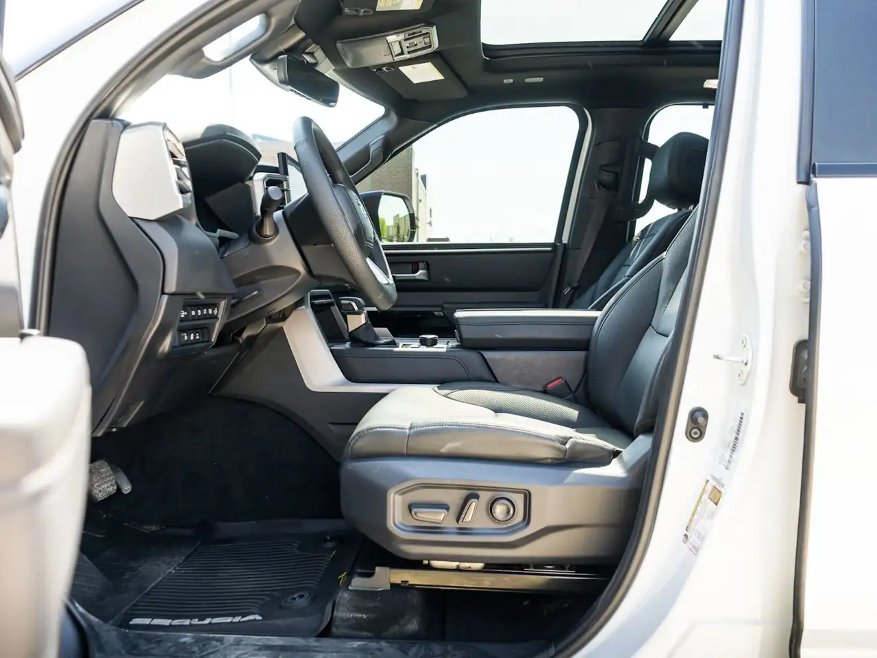 Toyota Sequoia photo Toyota Sequoia