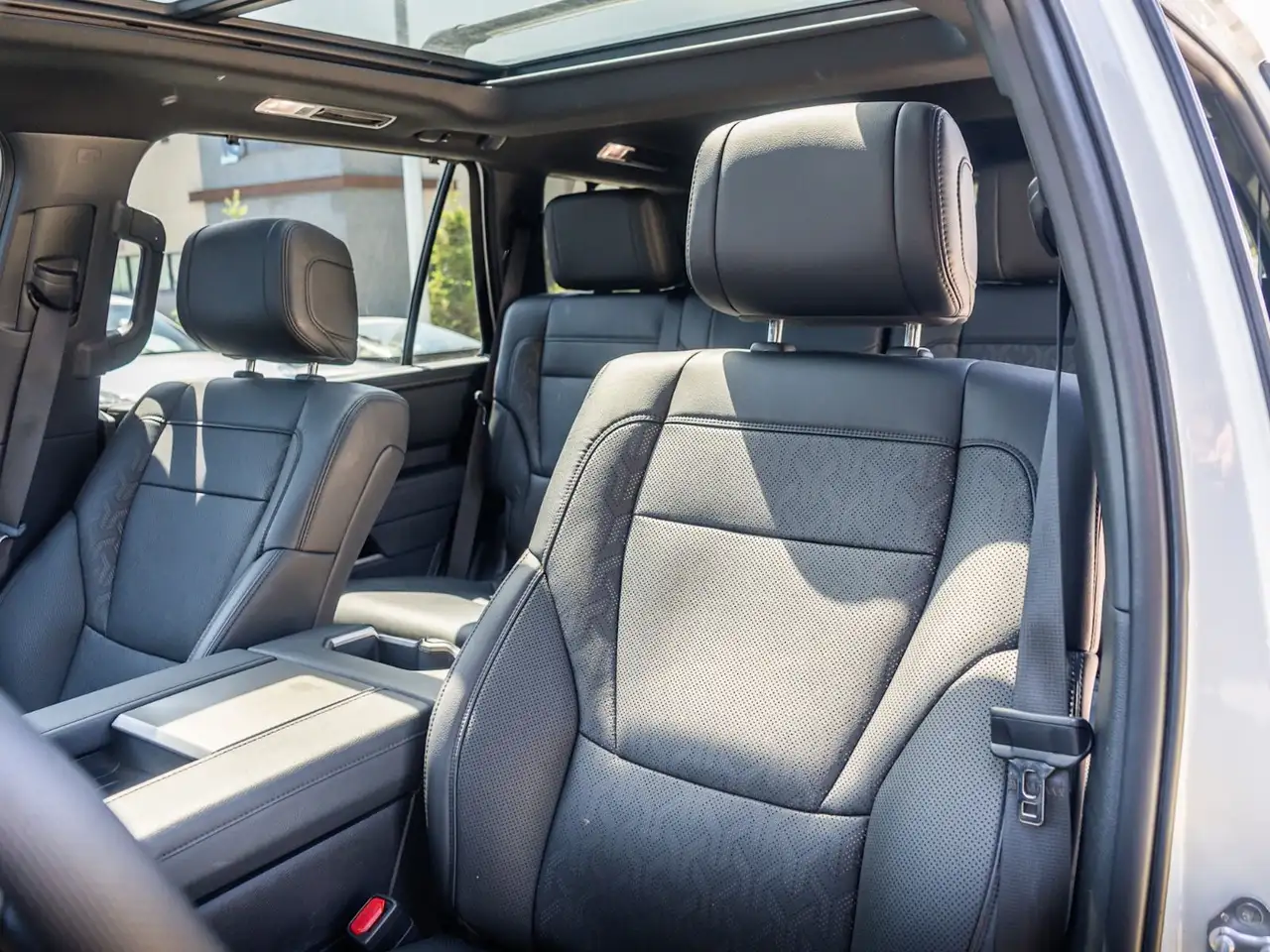 Toyota Sequoia photo Toyota Sequoia