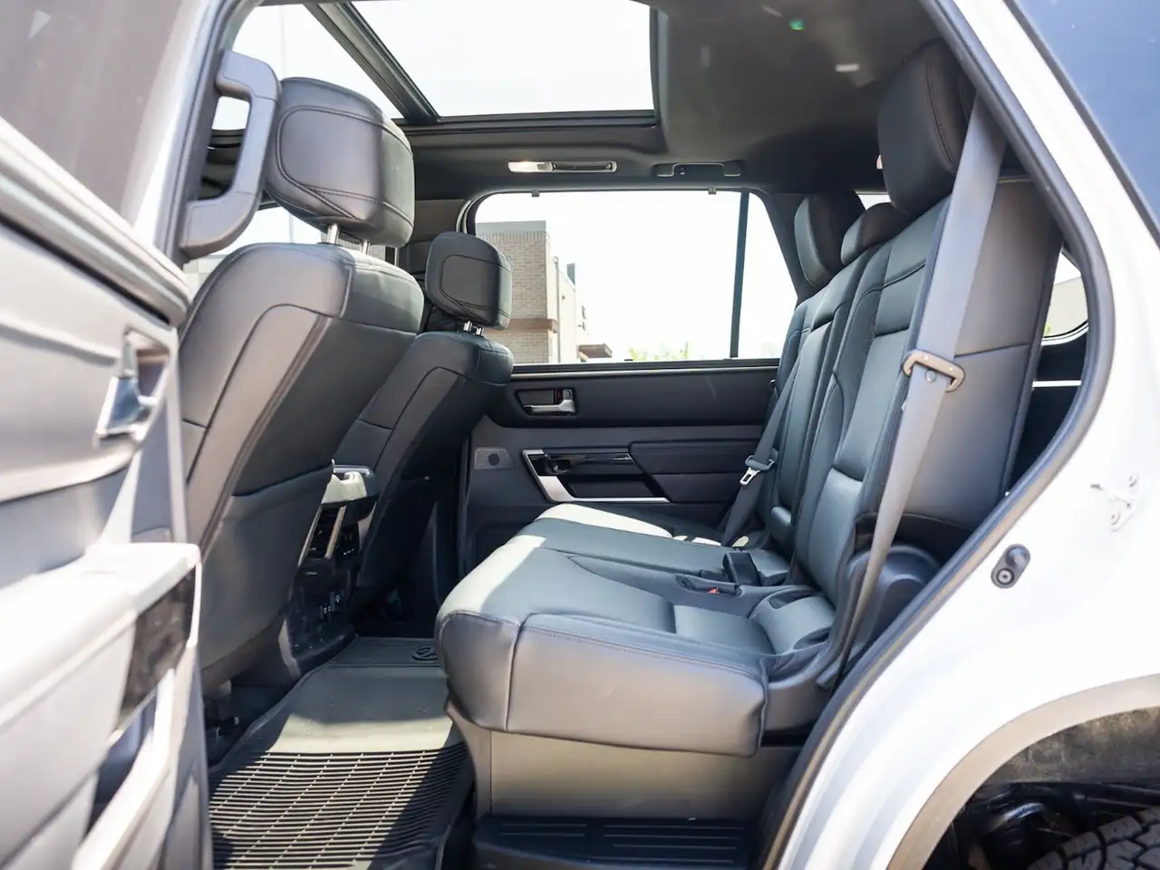 Toyota Sequoia photo Toyota Sequoia