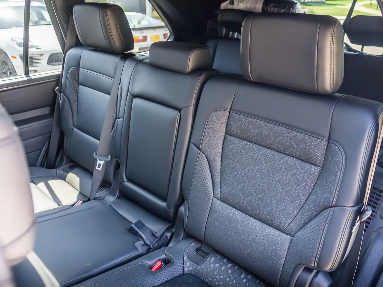 Toyota Sequoia photo Toyota Sequoia