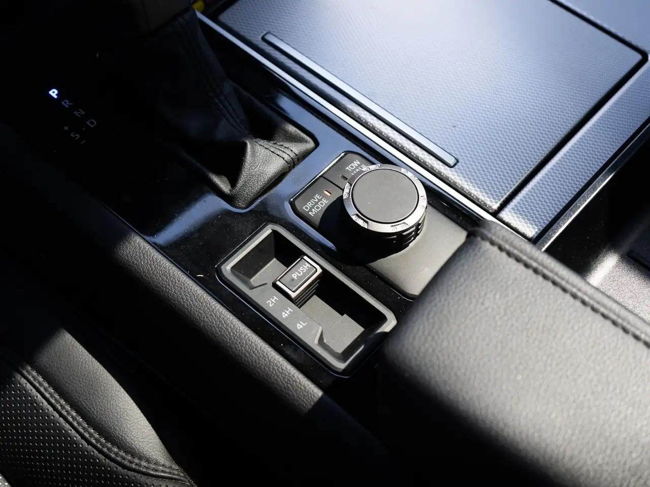 Toyota Sequoia photo Toyota Sequoia