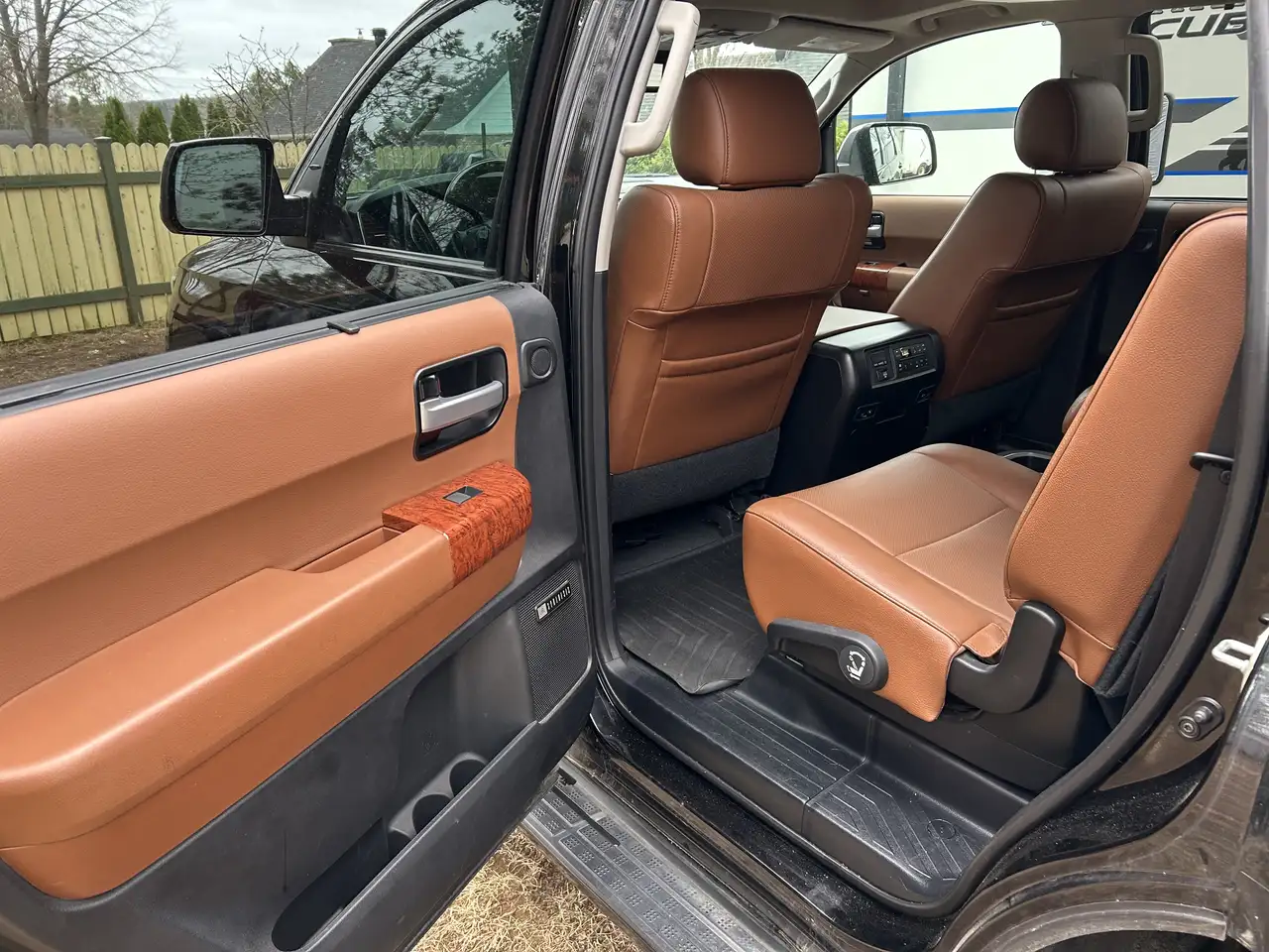Toyota Sequoia fotografie Toyota Sequoia