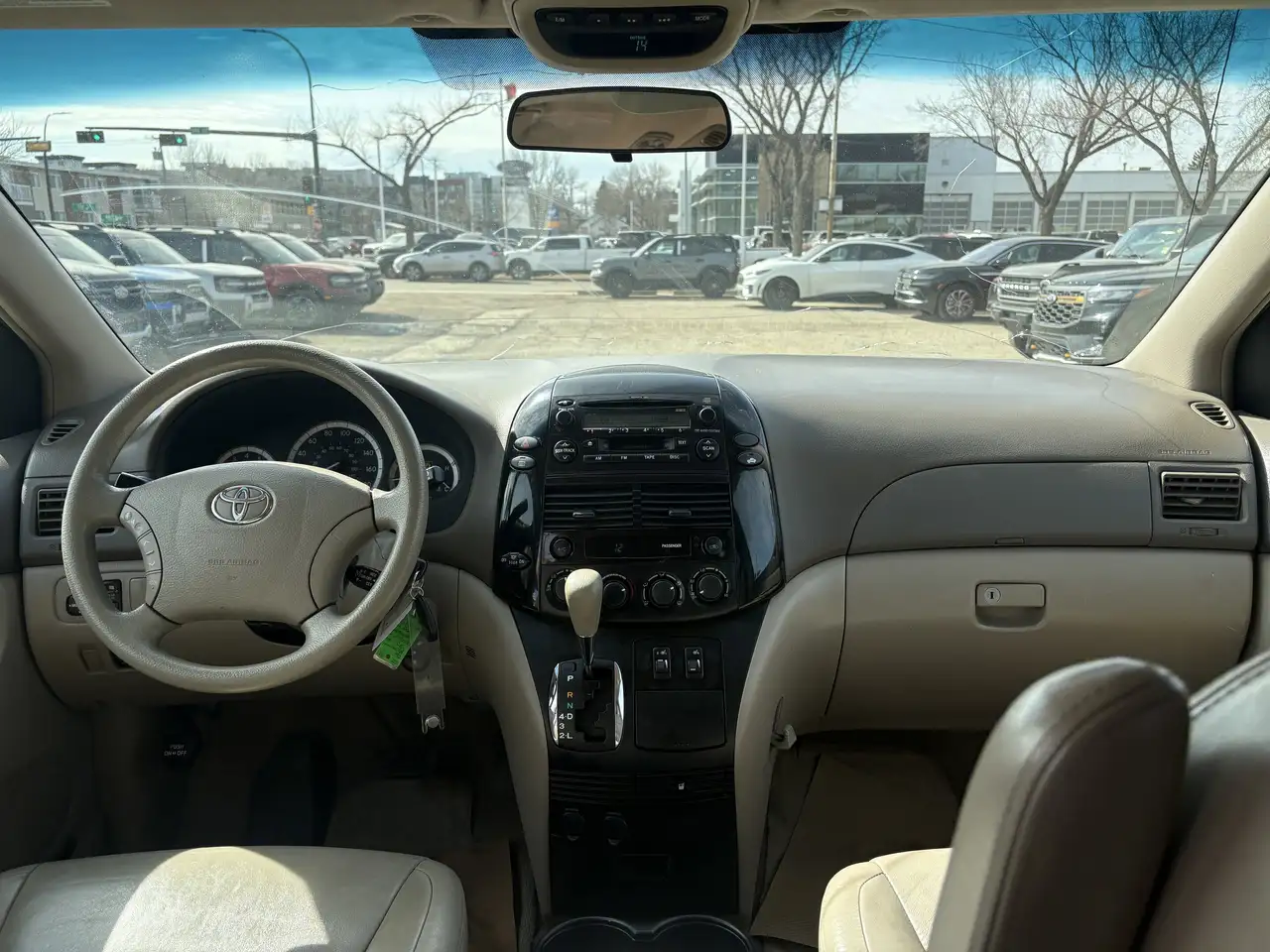 Toyota Sienna photo Toyota Sienna