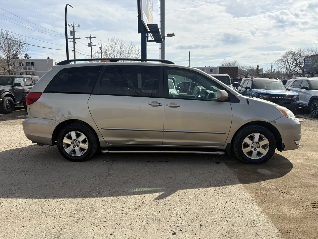 Toyota Sienna photo Toyota Sienna