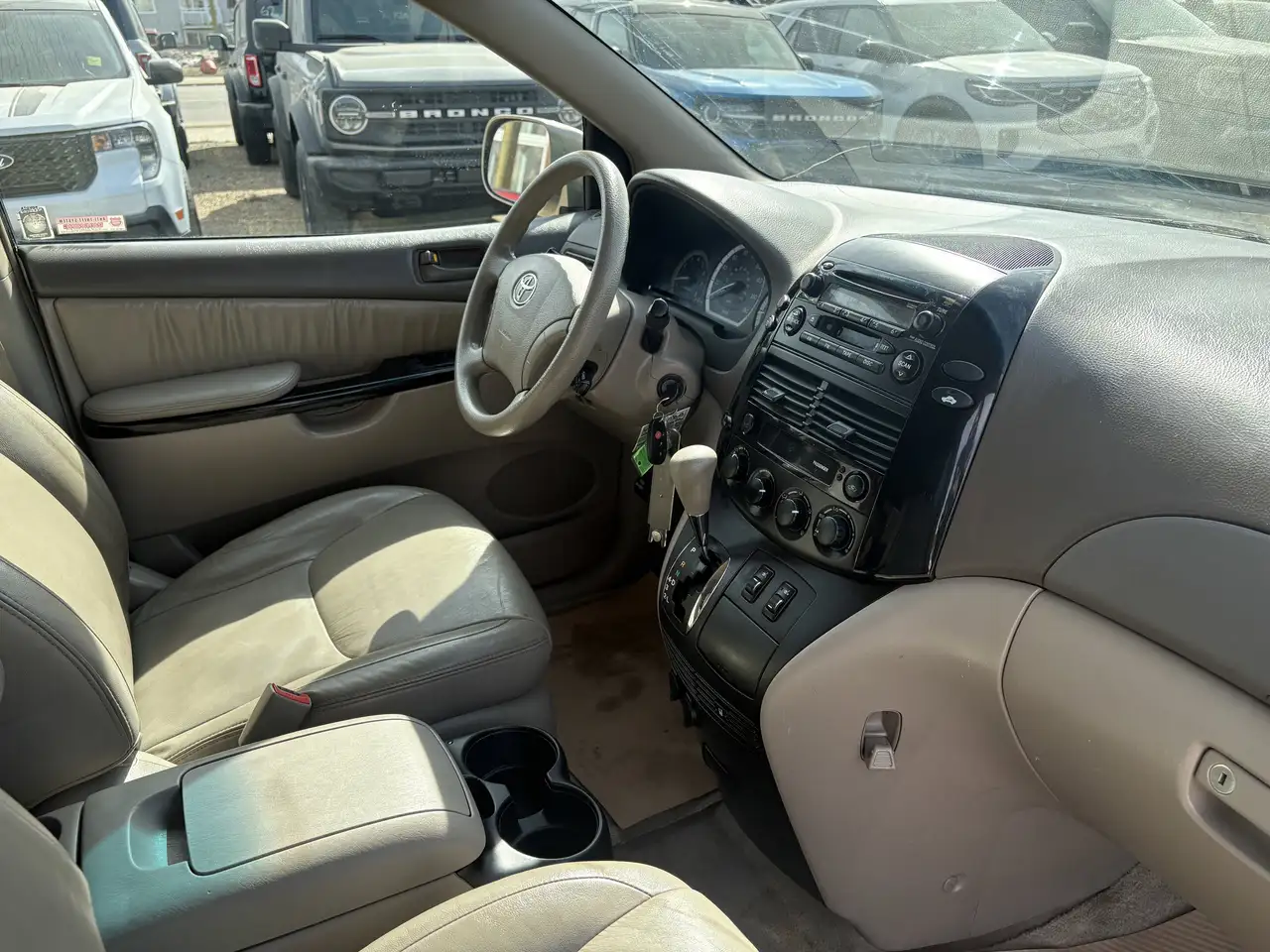 Toyota Sienna photo Toyota Sienna