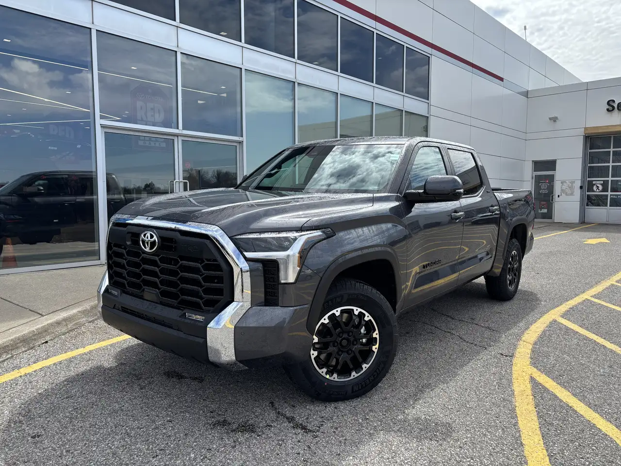 Toyota Tundra снимка Toyota Tundra