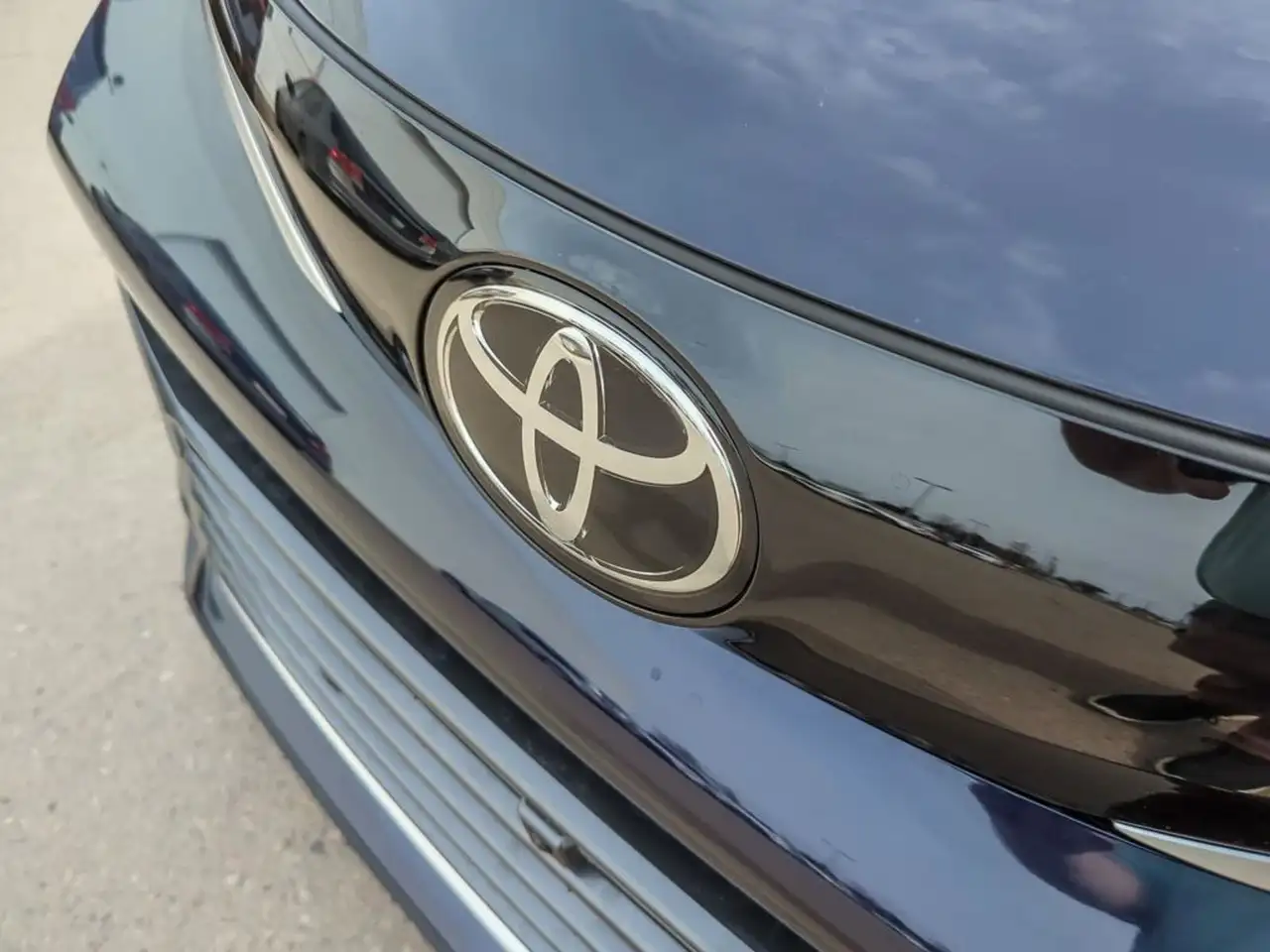 Toyota Sienna снимка Toyota Sienna
