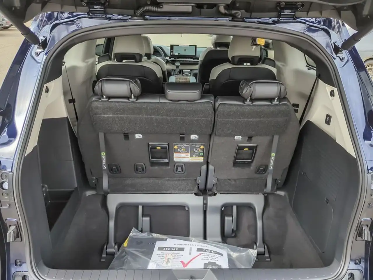 Toyota Sienna снимка Toyota Sienna