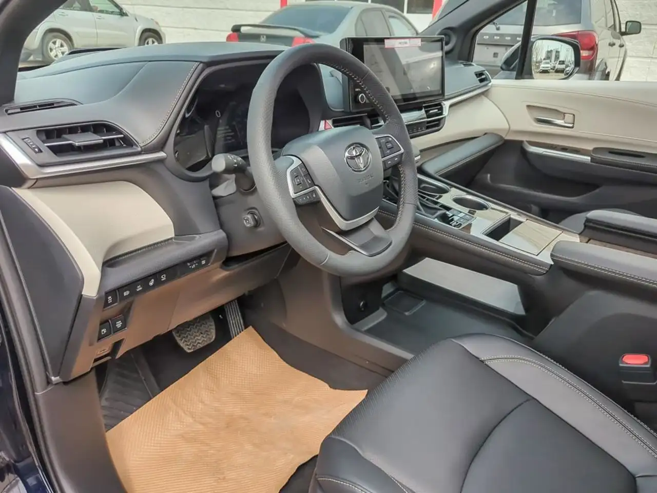 Toyota Sienna снимка Toyota Sienna